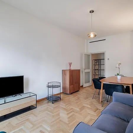 شقة Station 3 Bedrooms & 2 Bathrooms - B *