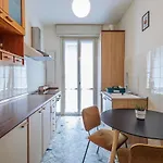 Apartment Station 3 Bedrooms & 2 Bathrooms - B *