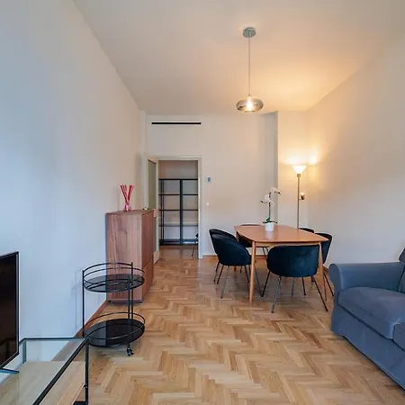 شقة Station 3 Bedrooms & 2 Bathrooms - B